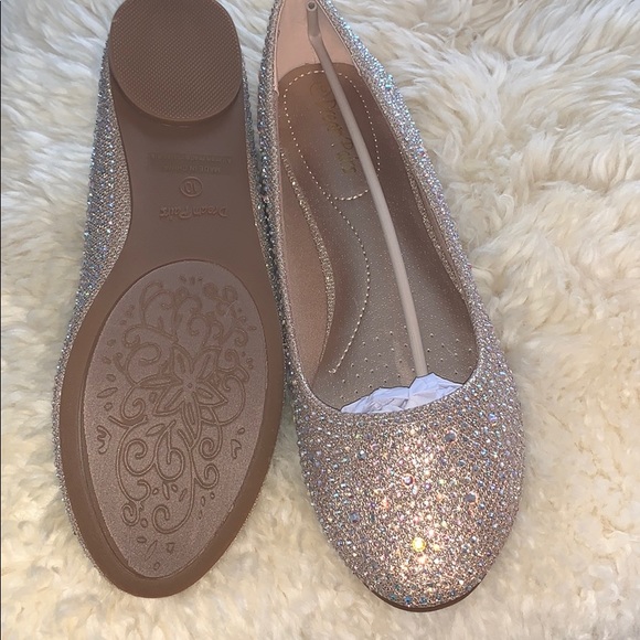 Flats - Picture 2 of 4